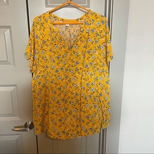 Yellow floral blouse. Short sleeved, loose fit